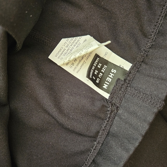 Shein leggings with zipper accent - Picture 2 of 2